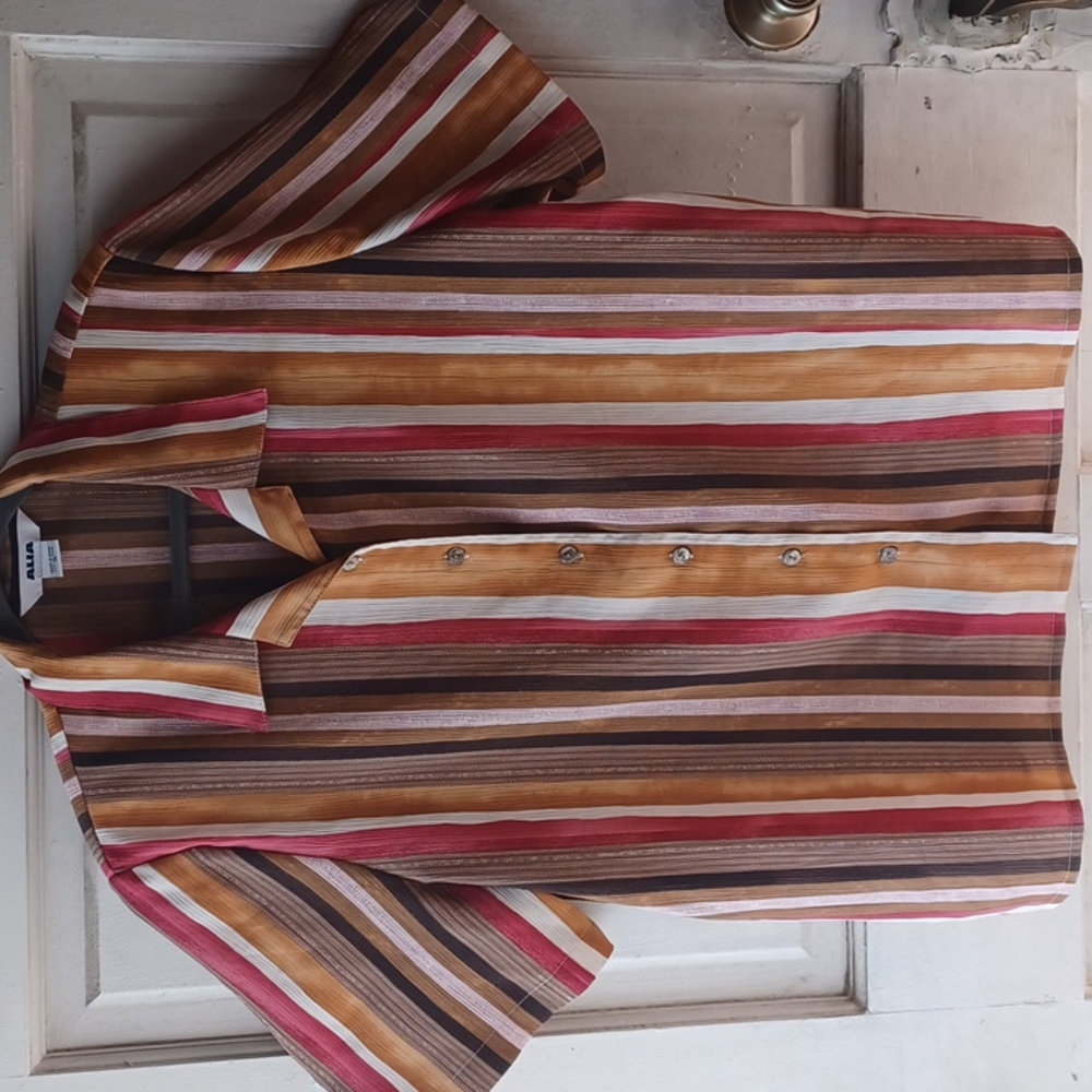 ALIA Short Sleeve Blouse w/Red ,Tan Strips  Collar w/Button Down Front size 18
